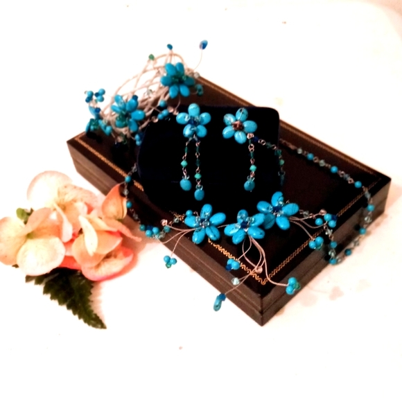 🎁 FREE GIFT INCLUDED 🎁 NEW 3D Turquoise Floral Set 4 Pieces Beaded Flexible - Picture 8 of 14